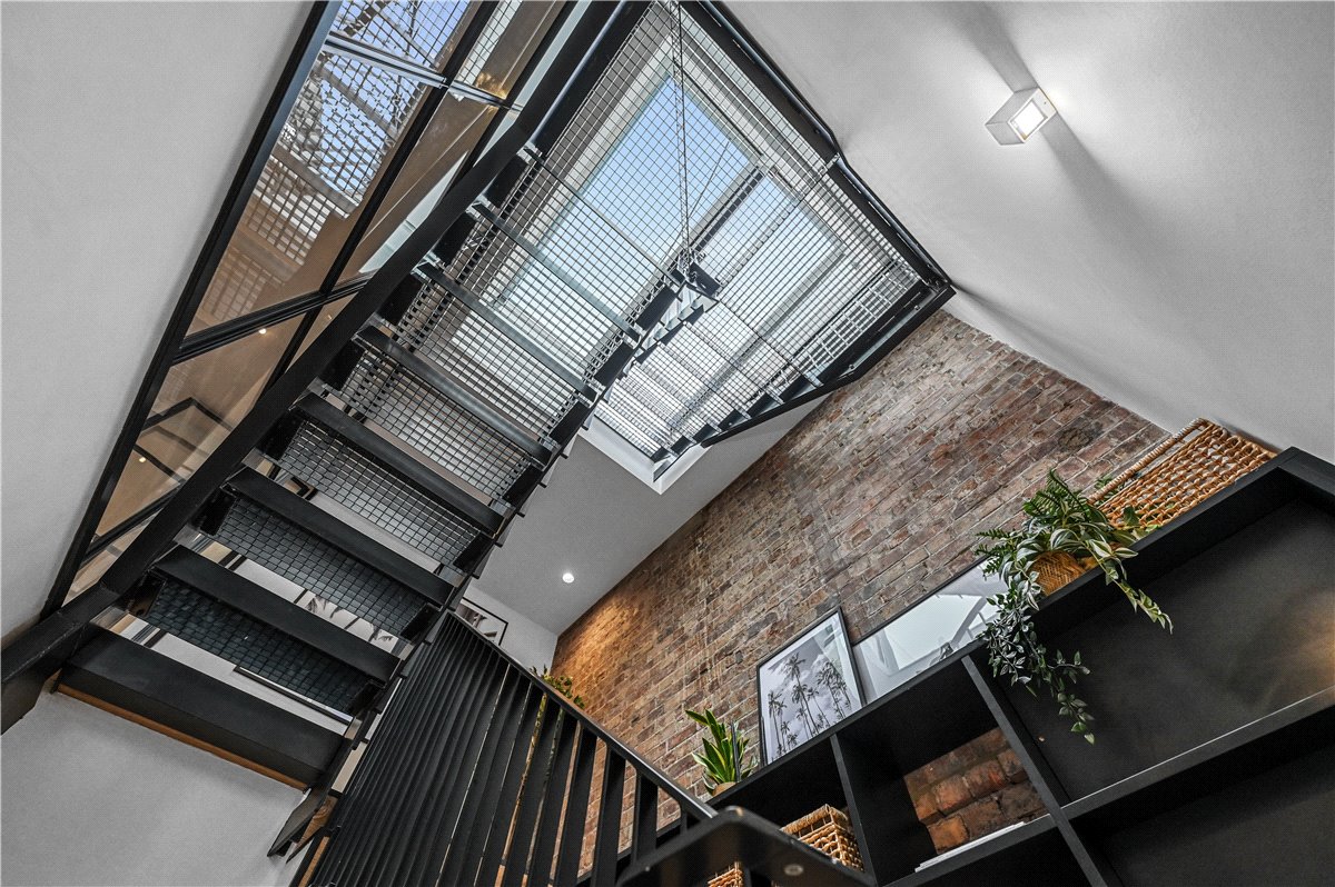 2 bedroom flat, Great Titchfield Street, London W1W - Let Agreed