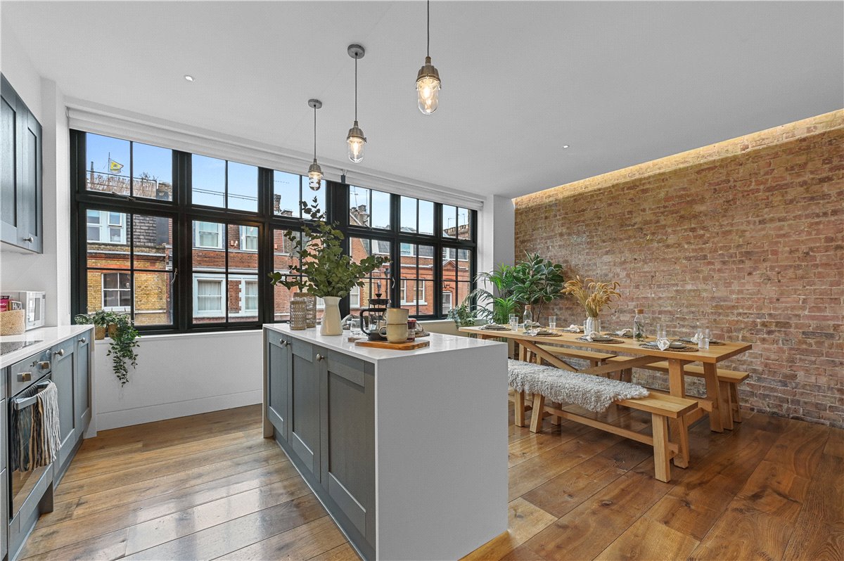 2 bedroom flat, Great Titchfield Street, London W1W - Let Agreed