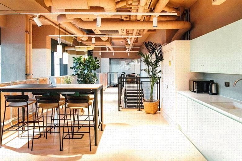 3 bedroom flat, Heartwell Avenue, London E16 - Available