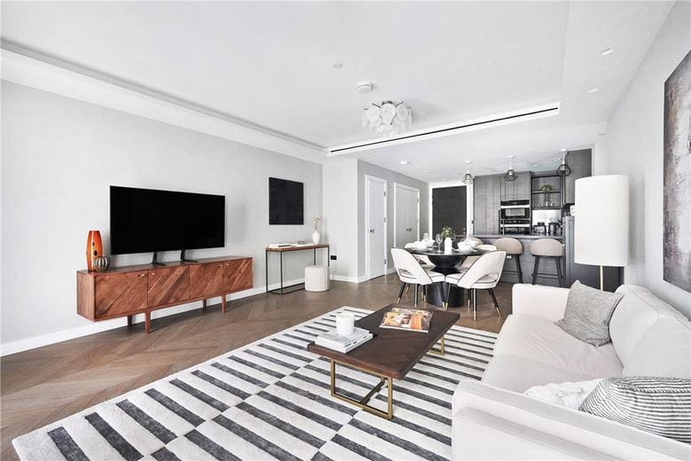 2 bedroom flat, Cleveland Street, Fitzrovia W1T - Available