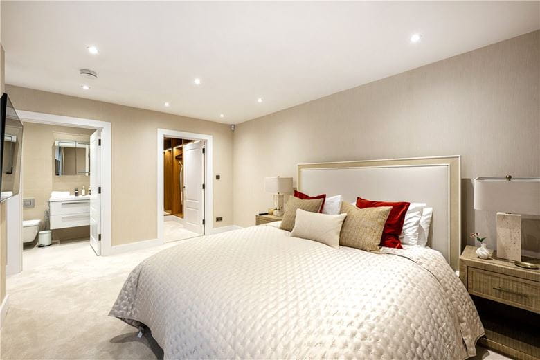 2 bedroom flat, Gloucester Place, London W1U - Available