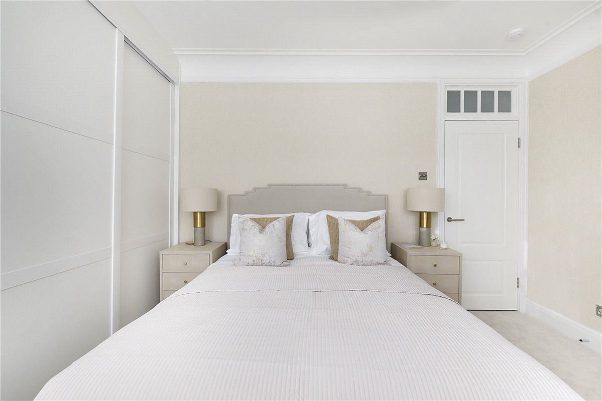 2 bedroom maisonette, Wheatley Street, London W1G - Available