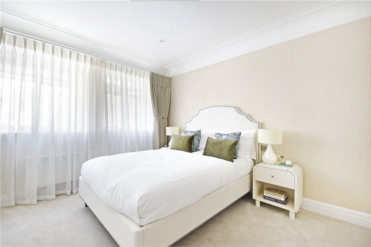 2 bedroom maisonette, Wheatley Street, London W1G - Available