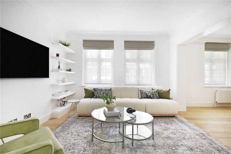 2 bedroom maisonette, Wheatley Street, London W1G - Available