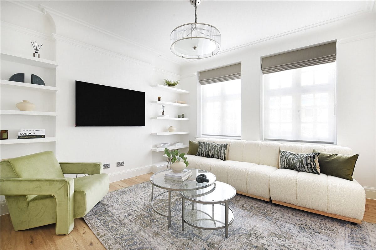 2 bedroom maisonette, Wheatley Street, London W1G - Available