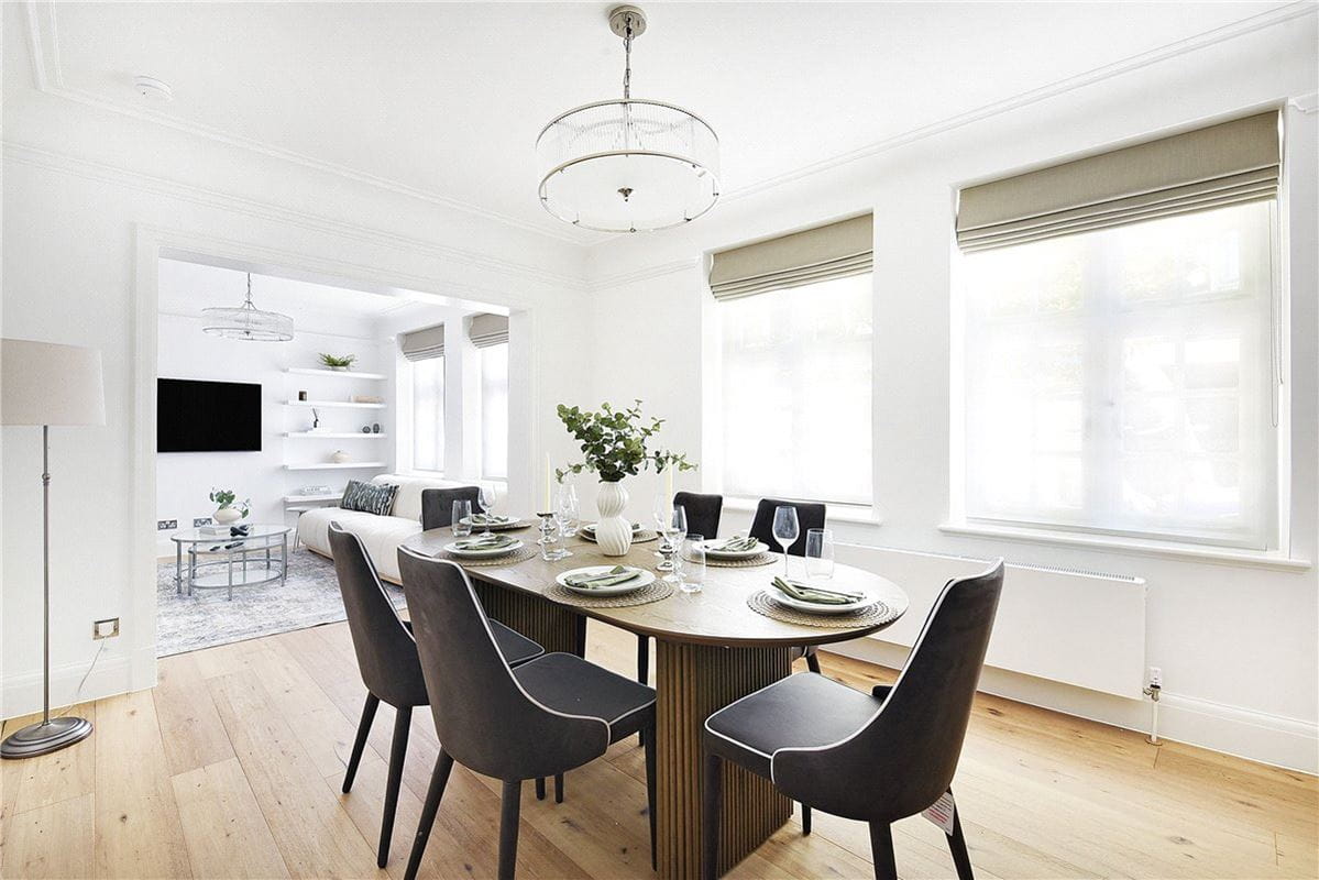 2 bedroom maisonette, Wheatley Street, London W1G - Available