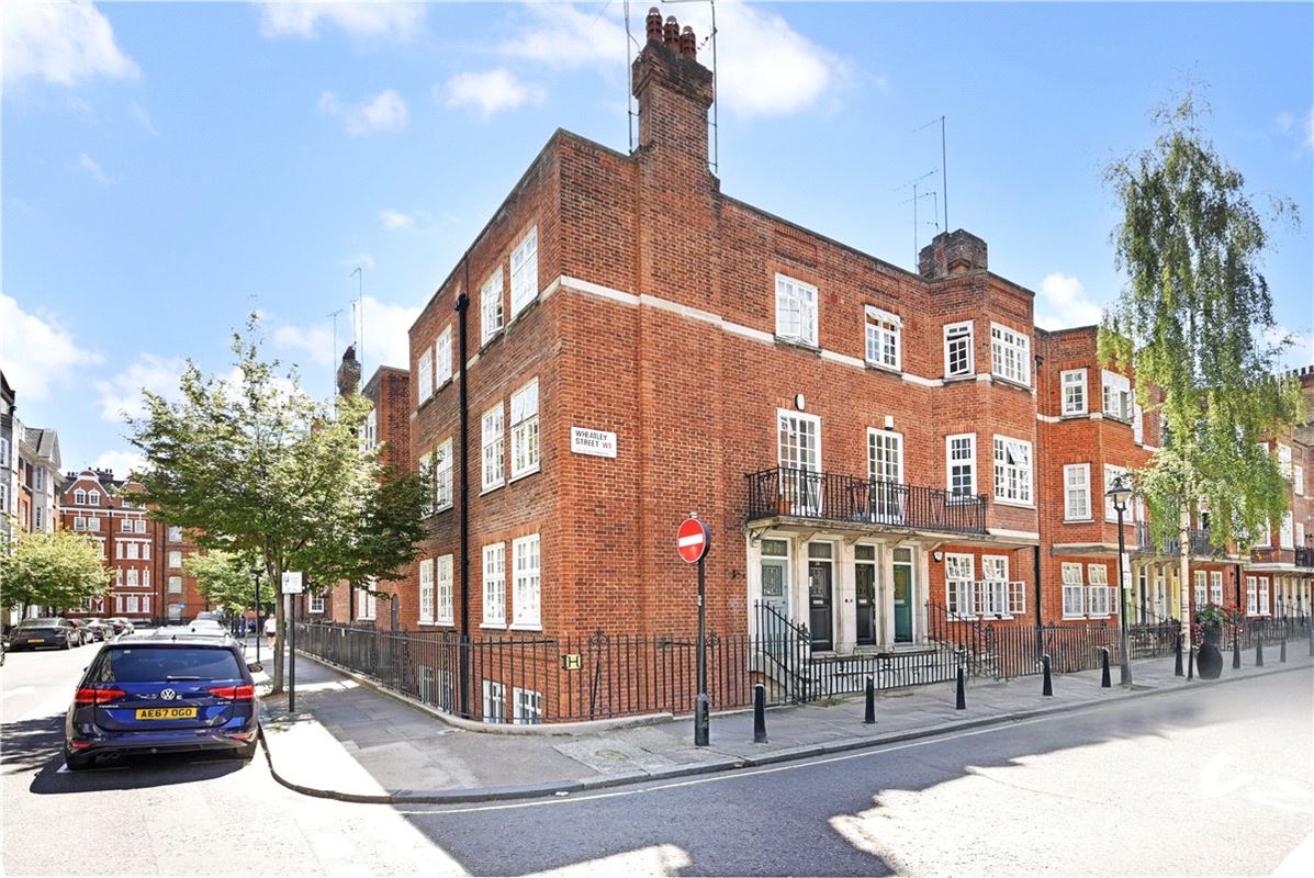 2 bedroom maisonette, Wheatley Street, London W1G - Available