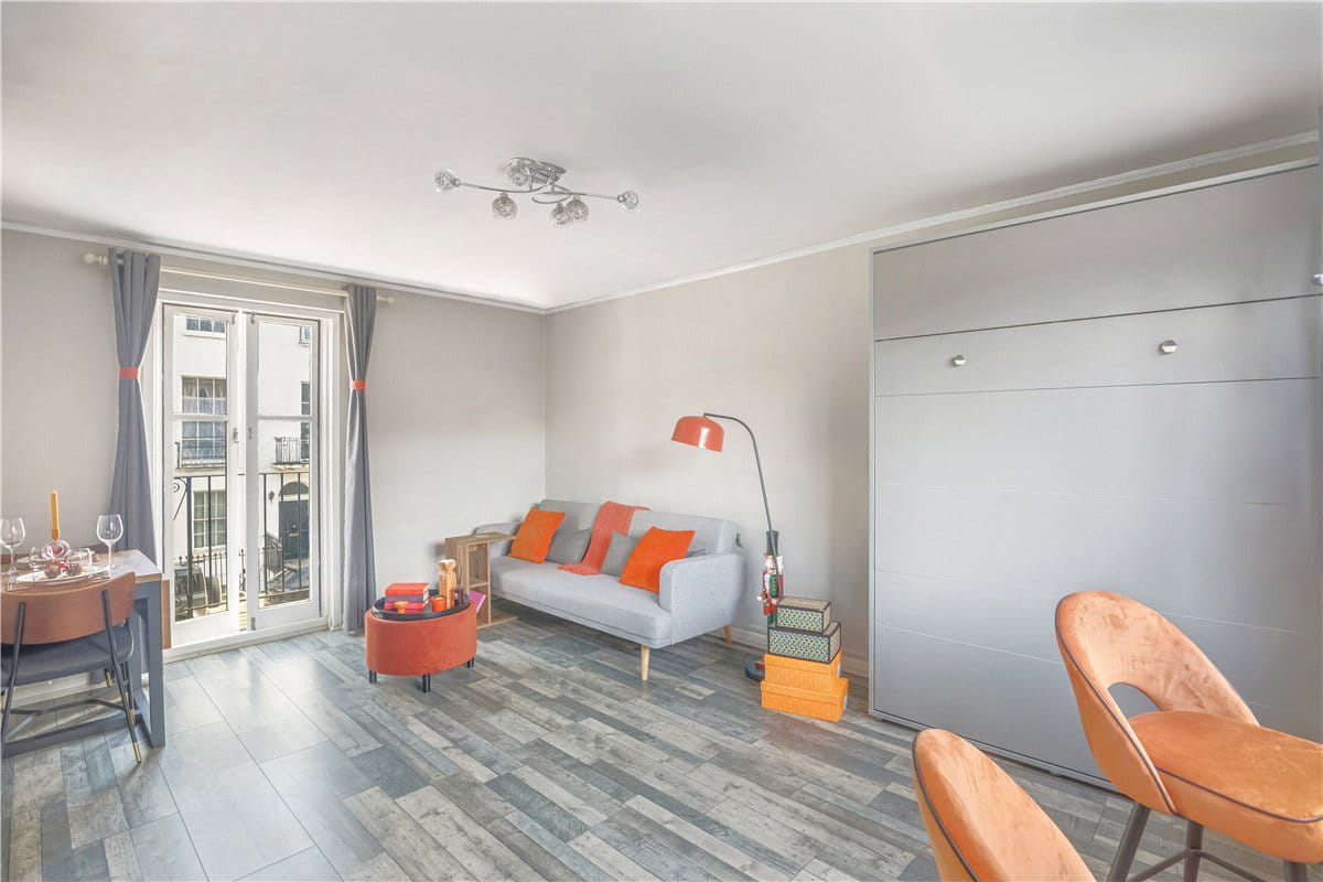  bedroom flat, Gloucester Place, London NW1