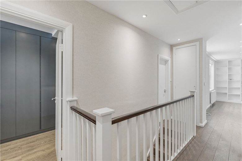 1 bedroom flat, Devonshire Place Mews, London W1G - Available