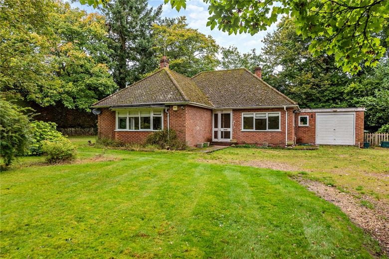 3 bedroom bungalow, Kendrick Road, Newbury RG14 - Available