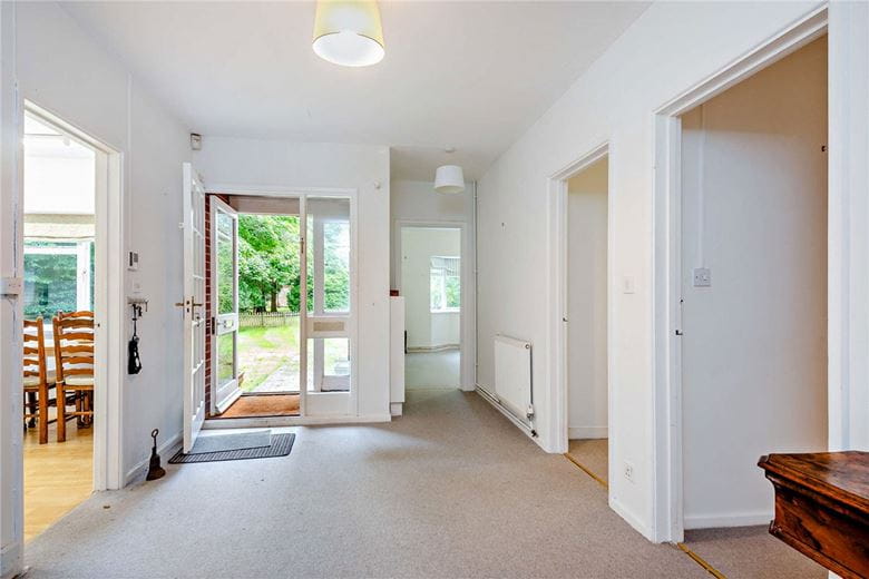 3 bedroom bungalow, Kendrick Road, Newbury RG14 - Available