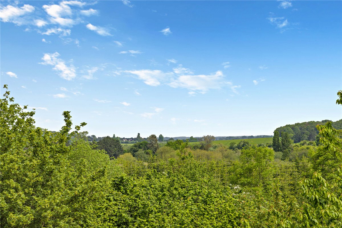 5 bedroom house, Belmont, Woodspeen RG20 - Sold