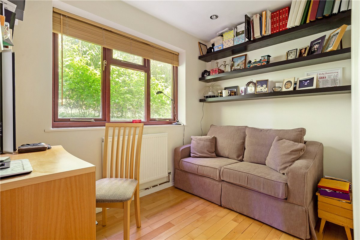 4 bedroom bungalow, Bucklebury Alley, Cold Ash RG18 - Available