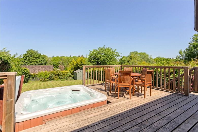 4 bedroom bungalow, Bucklebury Alley, Cold Ash RG18 - Available