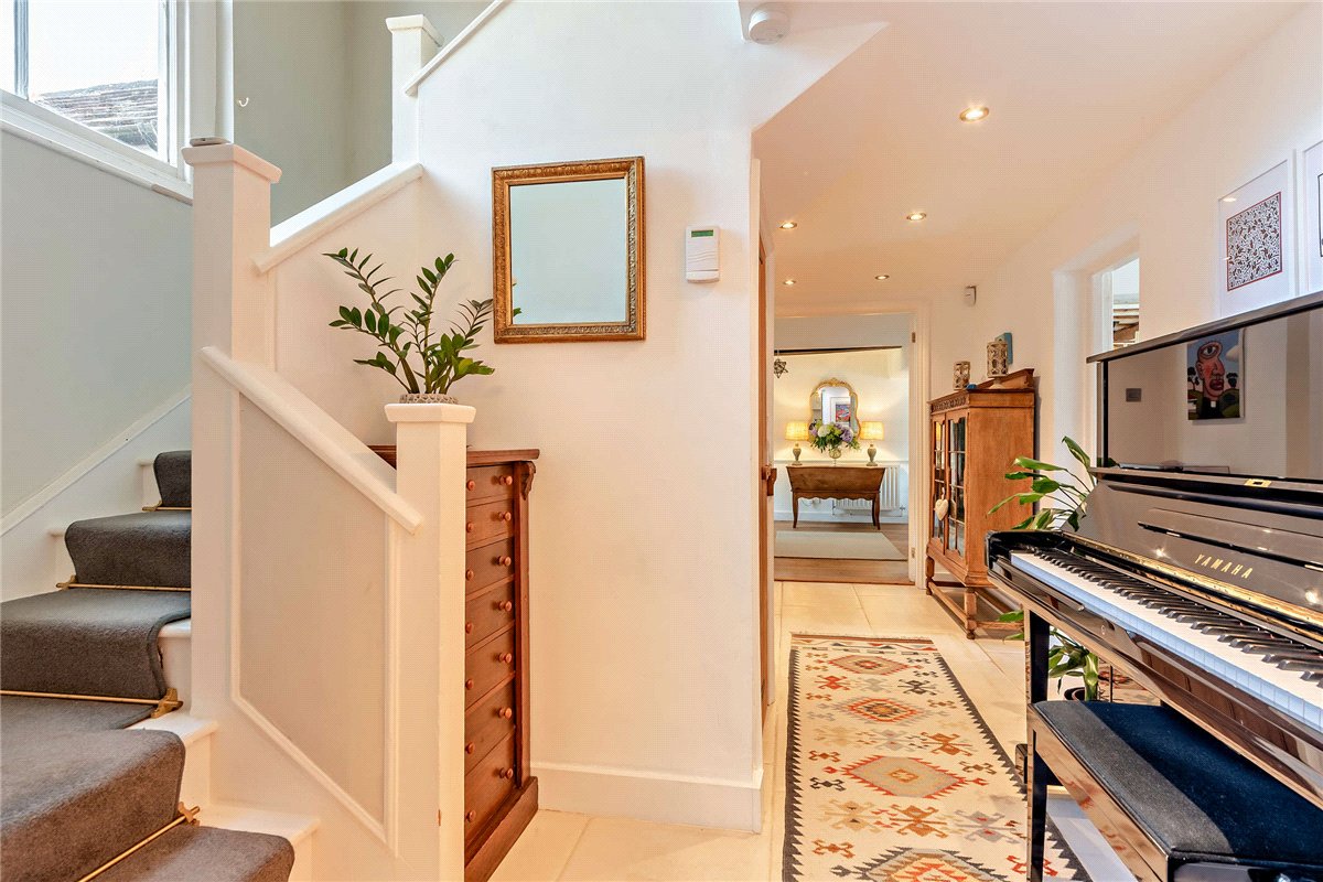 5 bedroom house, High Street, Chieveley RG20 - Sold STC