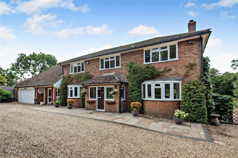 4 bedroom house, Crookham Common Road, Crookham Common RG19 - Available