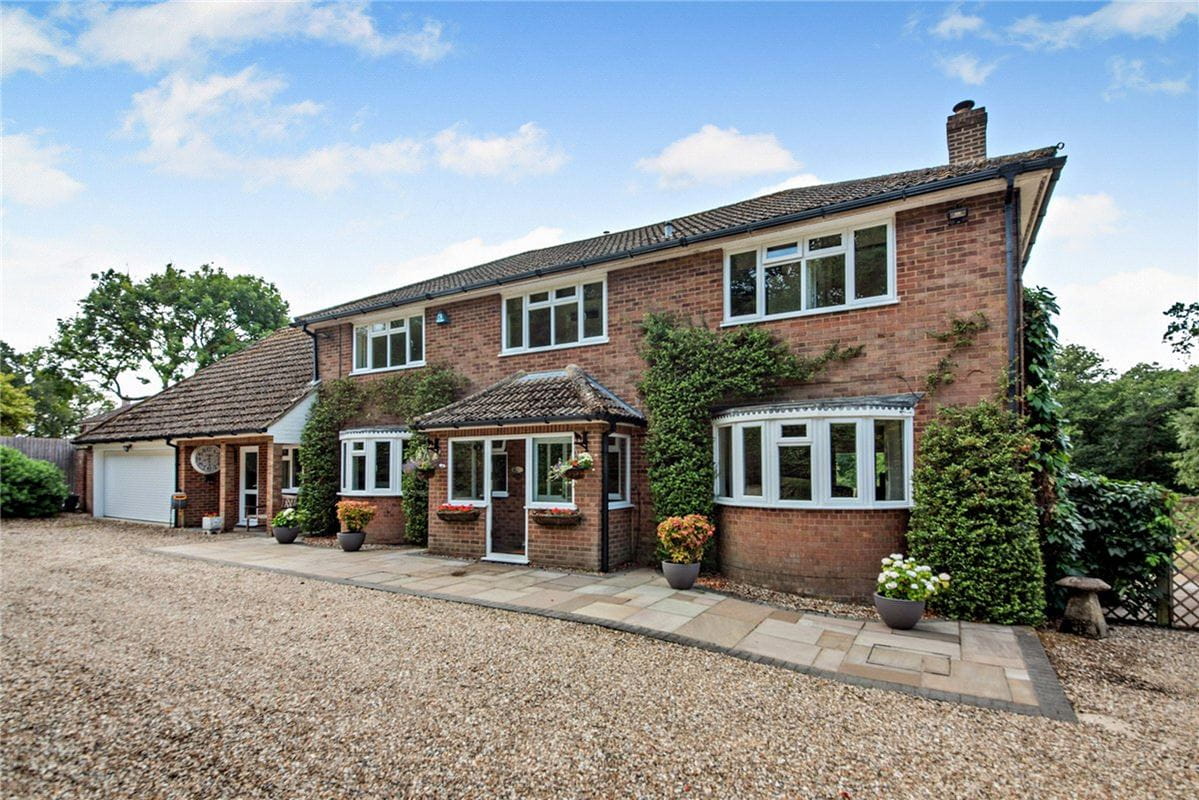 4 bedroom house, Crookham Common Road, Crookham Common RG19 - Available