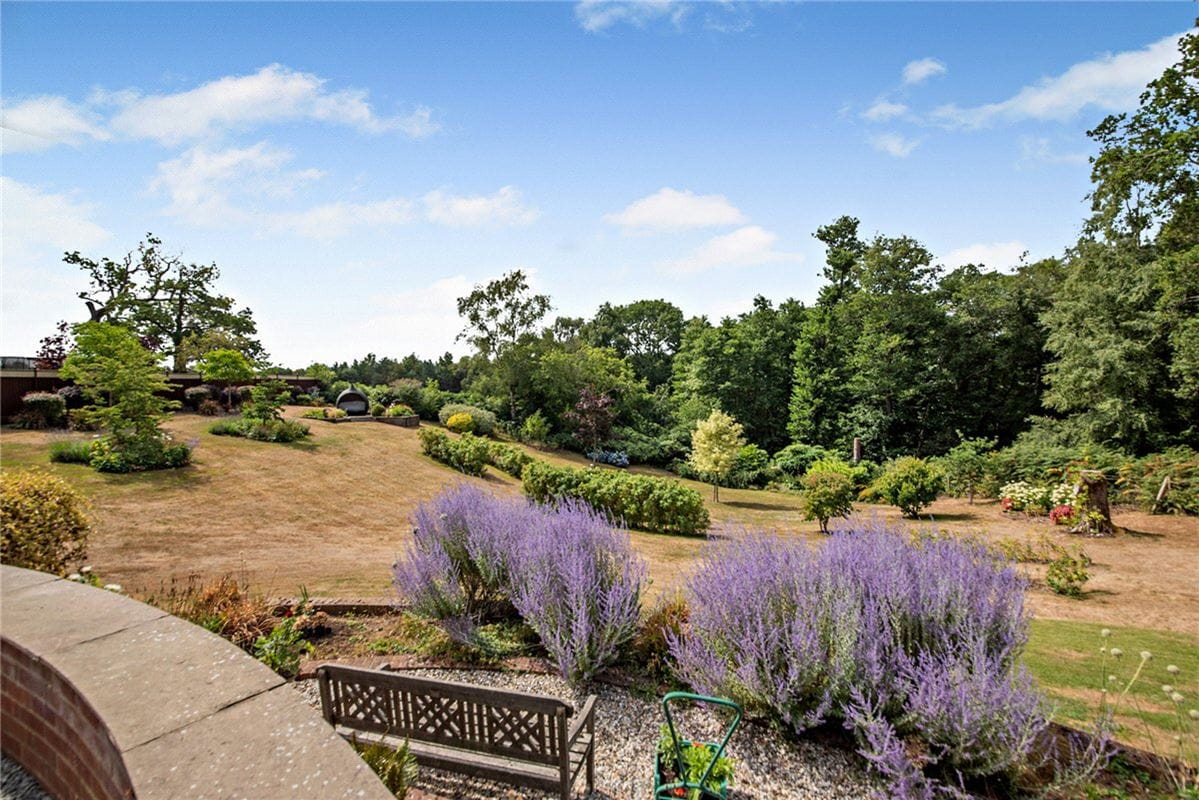 4 bedroom house, Crookham Common Road, Crookham Common RG19 - Available