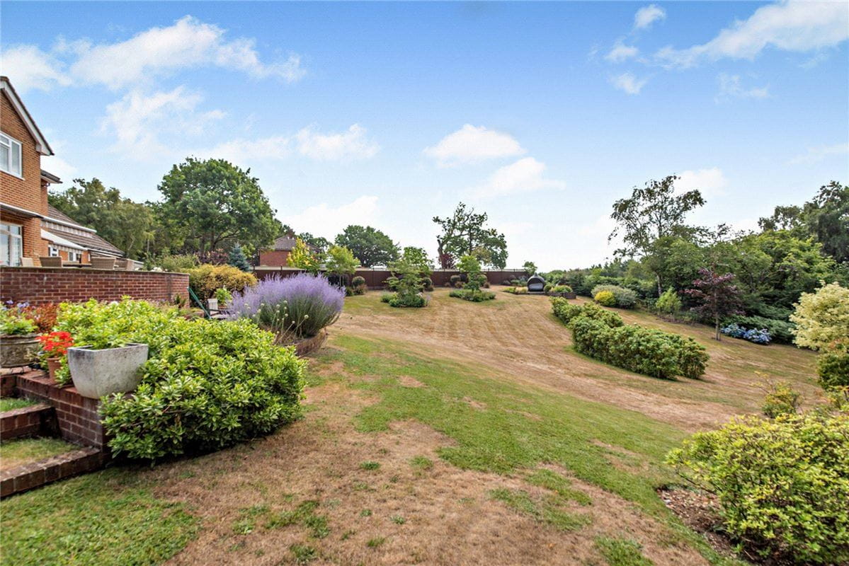 4 bedroom house, Crookham Common Road, Crookham Common RG19 - Available