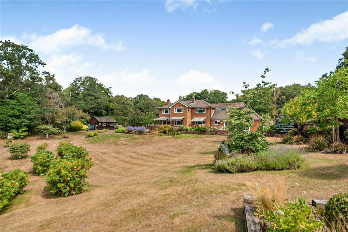 4 bedroom house, Crookham Common Road, Crookham Common RG19 - Available