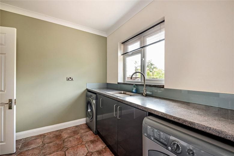 4 bedroom house, Crookham Common Road, Crookham Common RG19 - Available