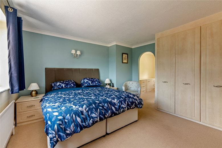 4 bedroom house, Crookham Common Road, Crookham Common RG19 - Available