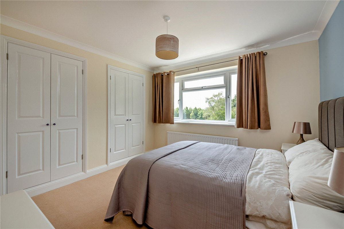 4 bedroom house, Crookham Common Road, Crookham Common RG19 - Available