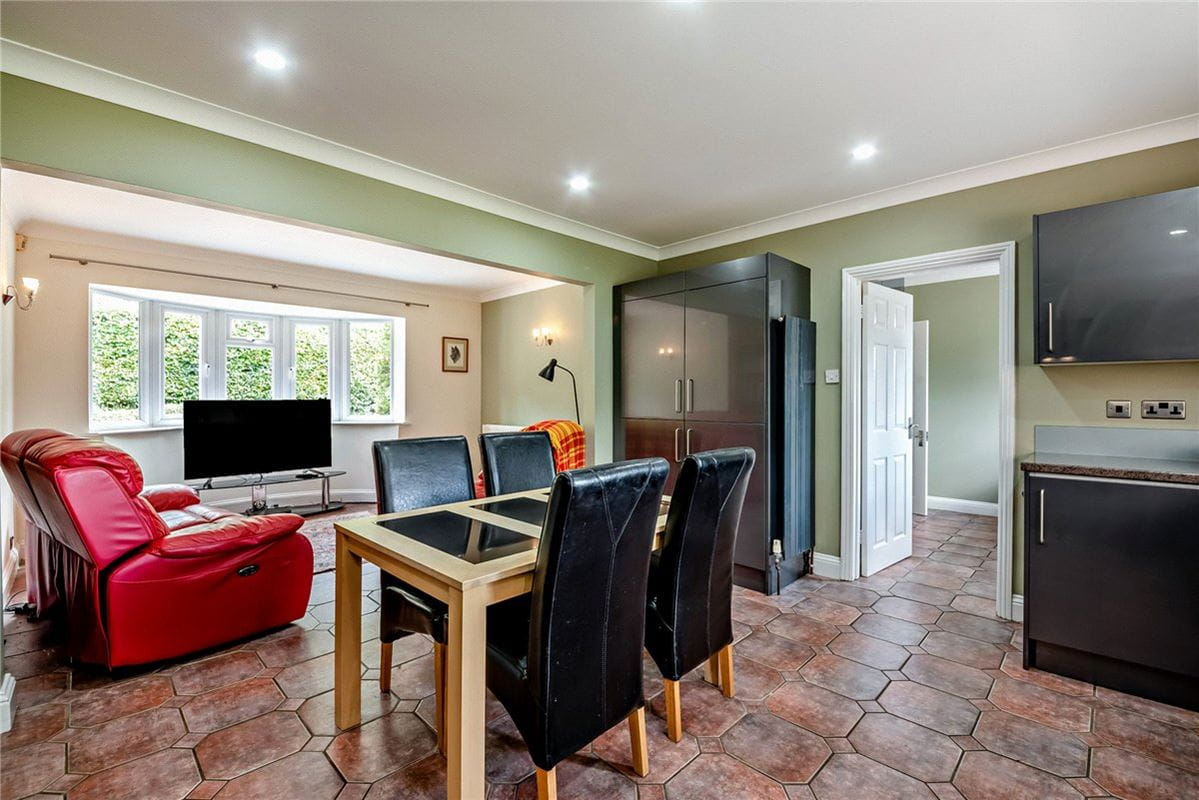4 bedroom house, Crookham Common Road, Crookham Common RG19 - Available