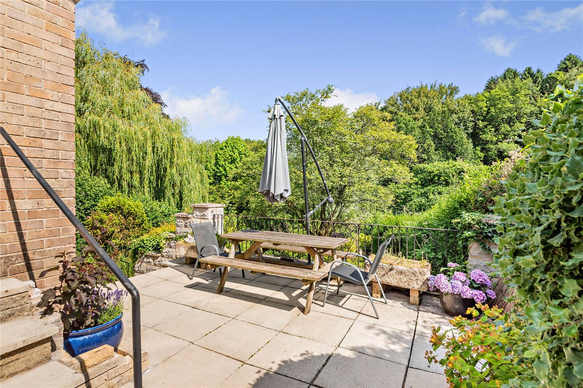 4 bedroom house, Bucklebury Alley, Cold Ash RG18 - Available