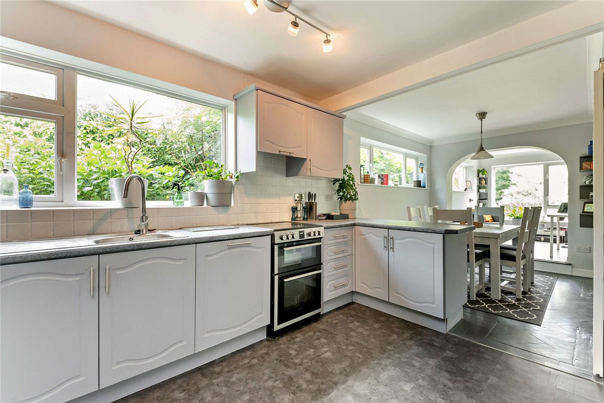 4 bedroom house, Bucklebury Alley, Cold Ash RG18 - Available
