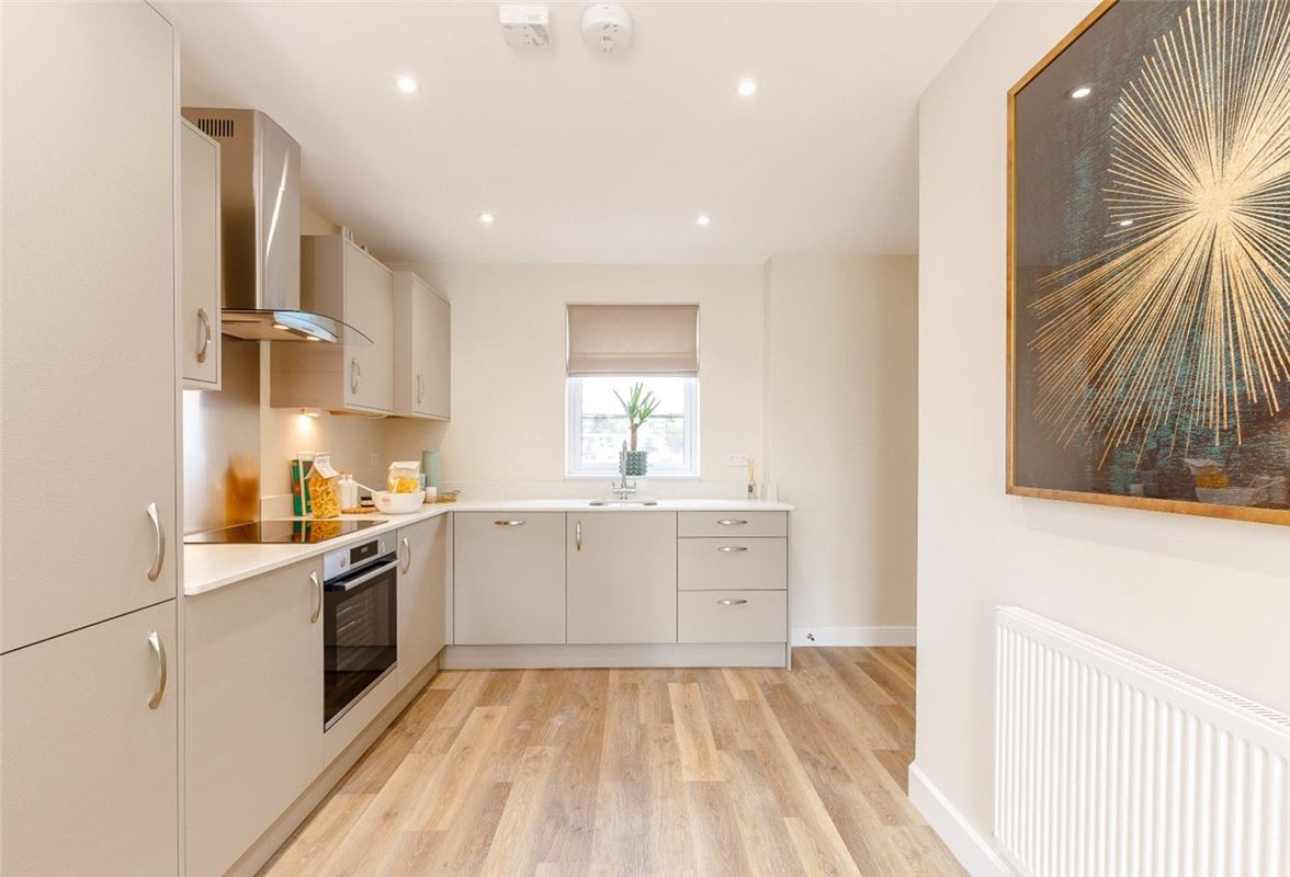 2 bedroom flat, Steel Close, Newbury RG14 - Available