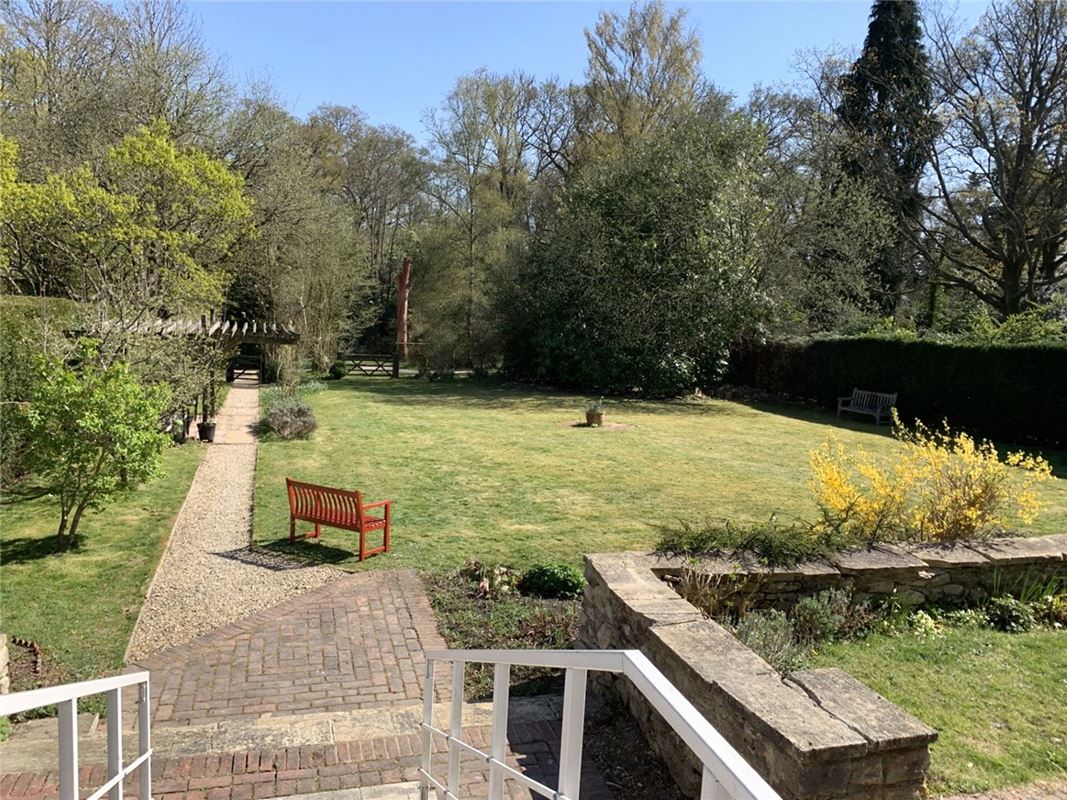 5 bedroom house, Stockcross, Newbury RG20 - Available