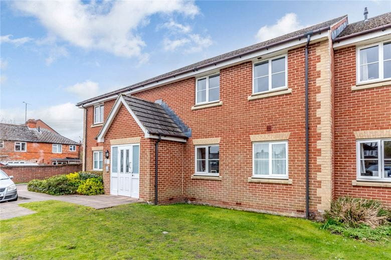 2 bedroom flat, St. Michaels Road, Newbury RG14 - Available