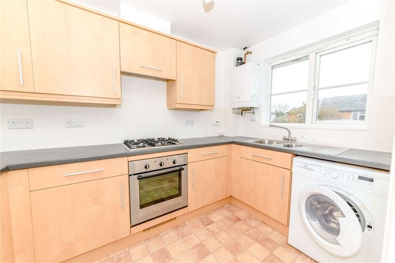 2 bedroom flat, St. Michaels Road, Newbury RG14 - Available