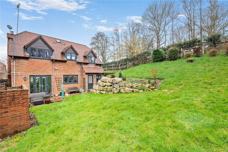 4 bedroom house, Crookham Hill, Crookham Common RG19 - Available