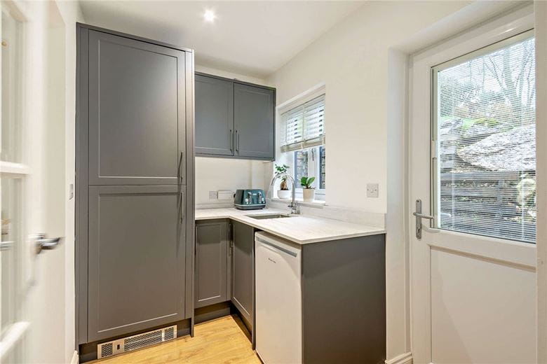 4 bedroom house, Crookham Hill, Crookham Common RG19 - Available