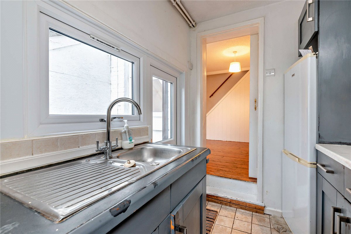 2 bedroom house, Kings Road, Newbury RG14 - Available