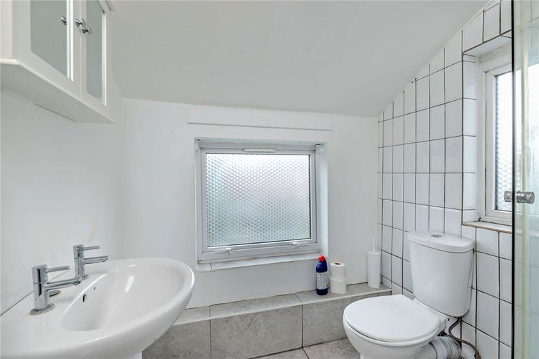 2 bedroom house, Kings Road, Newbury RG14 - Available