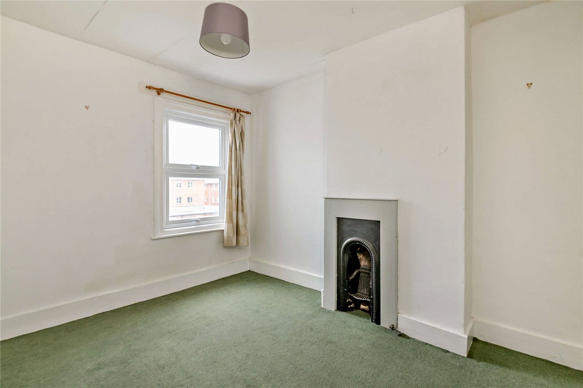 2 bedroom house, Kings Road, Newbury RG14 - Available