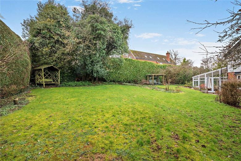 5 bedroom house, Andover Road, Newbury RG14 - Available