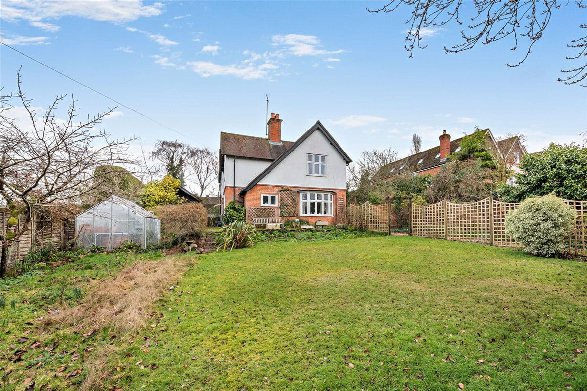 5 bedroom house, Andover Road, Newbury RG14 - Available