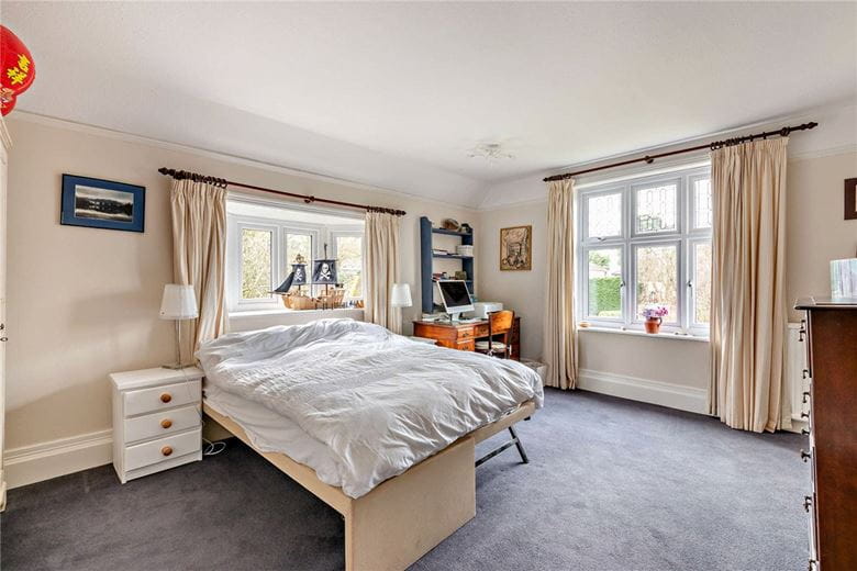 5 bedroom house, Andover Road, Newbury RG14 - Available