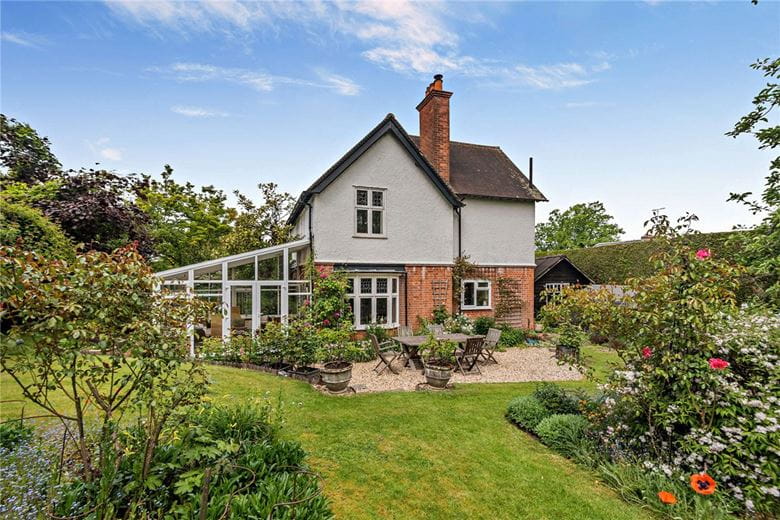 5 bedroom house, Andover Road, Newbury RG14 - Available