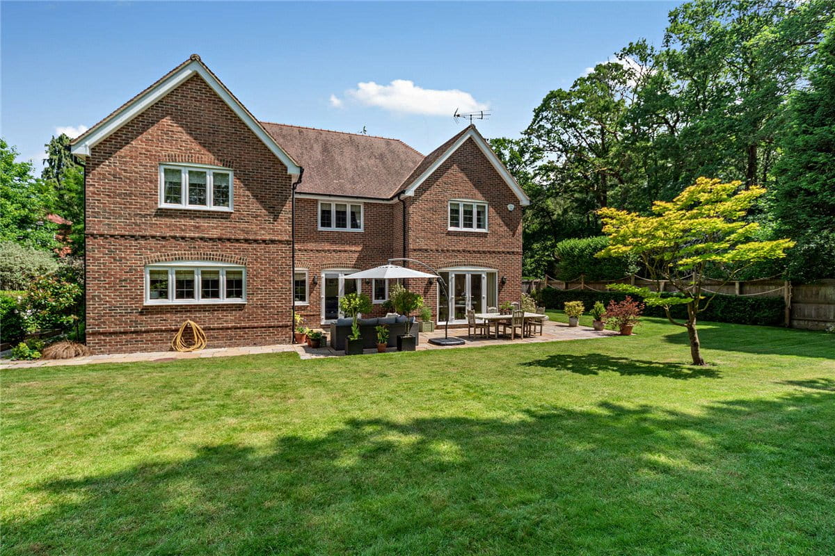 5 bedroom house, Yattendon Road, Hermitage RG18 - Available