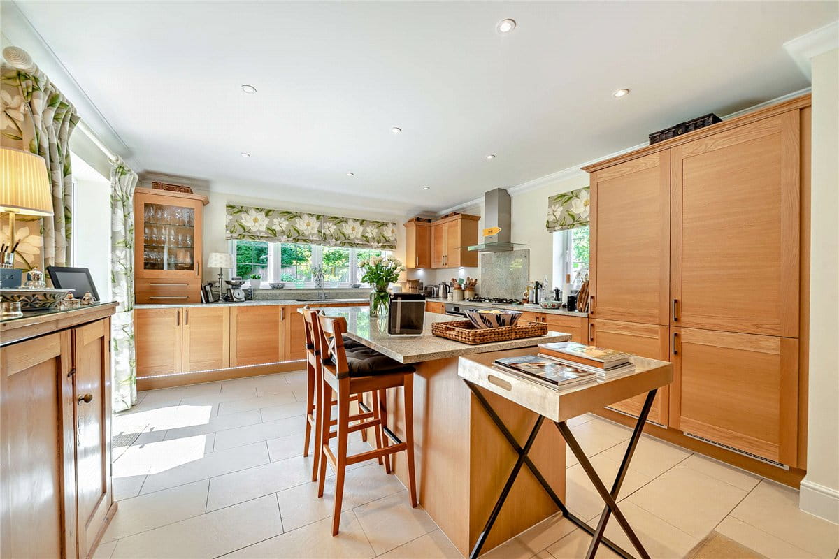 5 bedroom house, Yattendon Road, Hermitage RG18 - Available