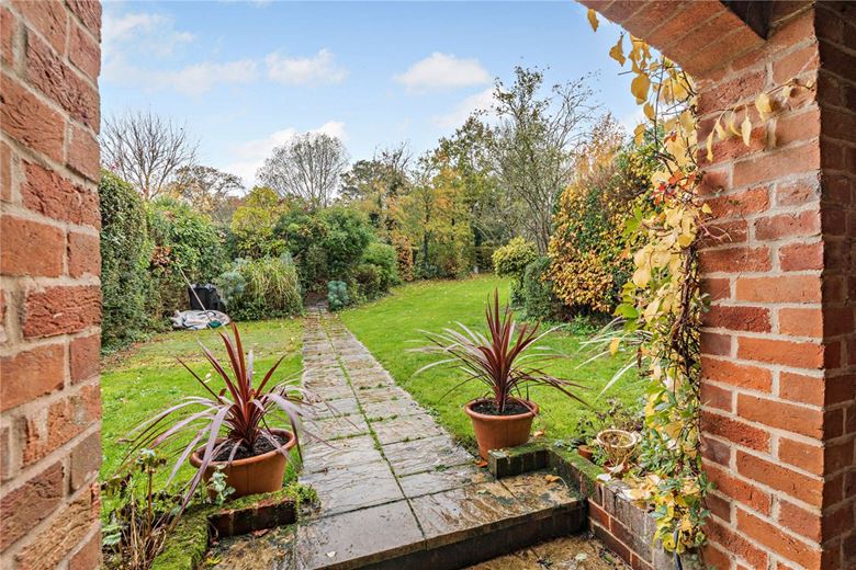 4 bedroom , Snelsmore, Newbury RG14 - Available