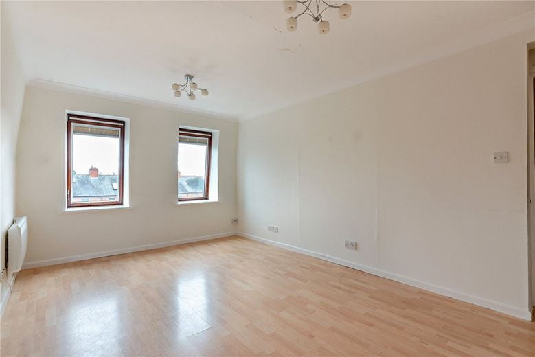 2 bedroom flat, Victoria Gardens, Newbury RG14 - Sold STC