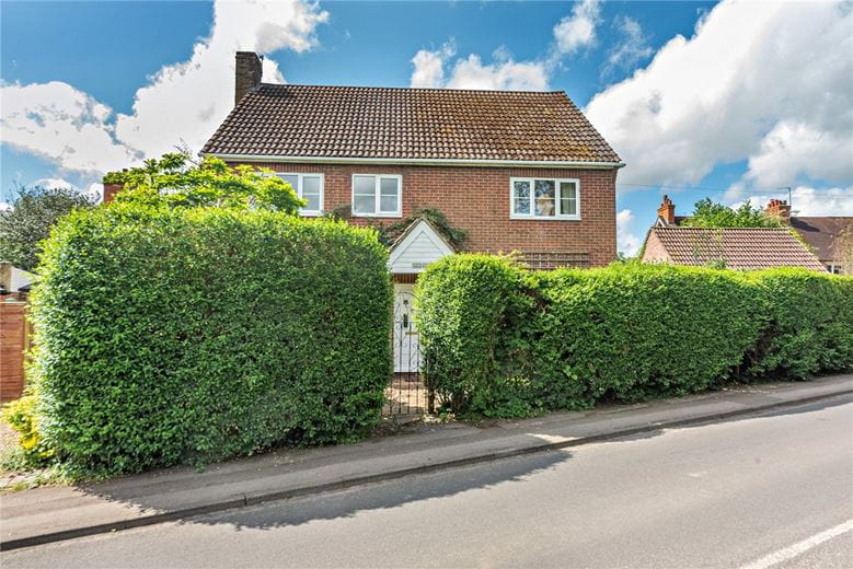 4 bedroom house, Essex Street, Newbury RG14 - Available