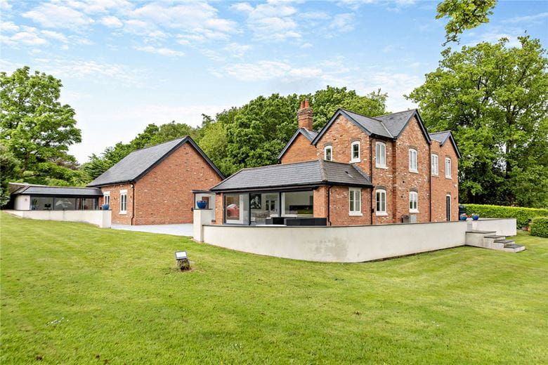 5 bedroom house, Newbury Road, Headley RG19 - Available