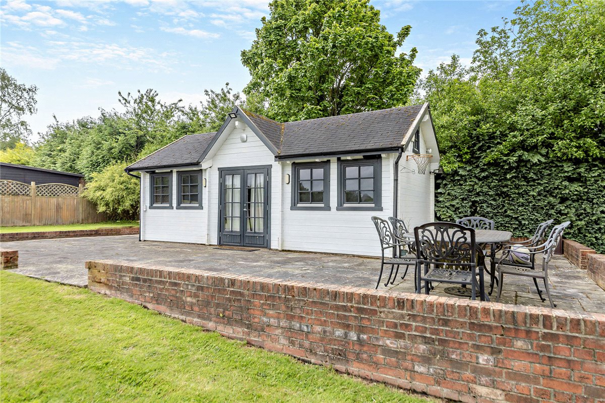 5 bedroom house, Newbury Road, Headley RG19 - Available